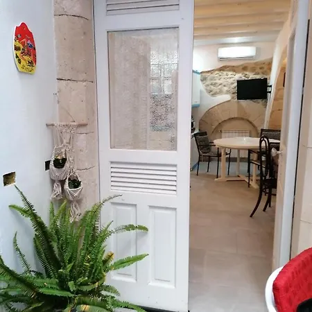 Il Cortiletto Di Via Minniti *