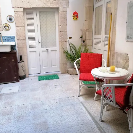 Il Cortiletto Di Via Minniti לינה וארוחת בוקר