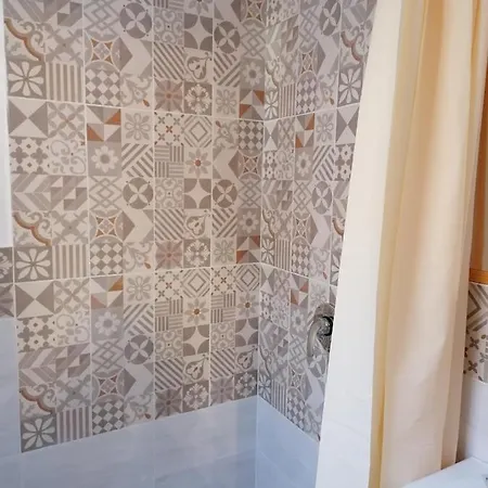 לינה וארוחת בוקר Il Cortiletto Di Via Minniti סירקוזה