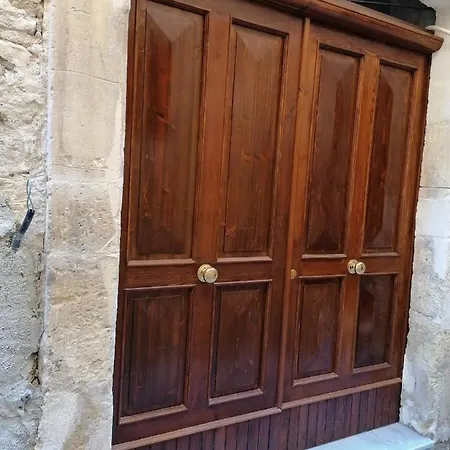 Il Cortiletto Di Via Minniti לינה וארוחת בוקר סירקוזה