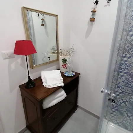 Il Cortiletto Di Via Minniti לינה וארוחת בוקר סירקוזה