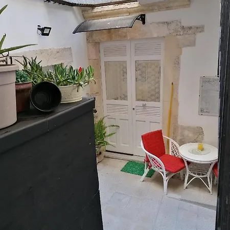 Il Cortiletto Di Via Minniti סירקוזה