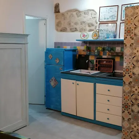 Il Cortiletto Di Via Minniti *